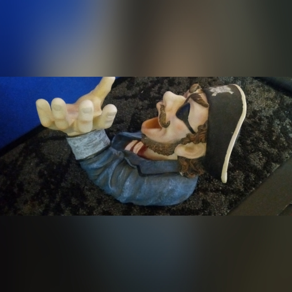Ceramic Pirate Outstretched Hand put ur favorite bottle in his hand vintage1960s - Picture 4 of 5